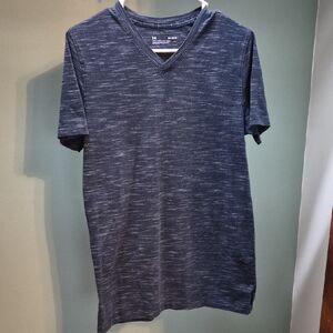 Under Armour Men's Blue Fitted V-Neck T-Shirt